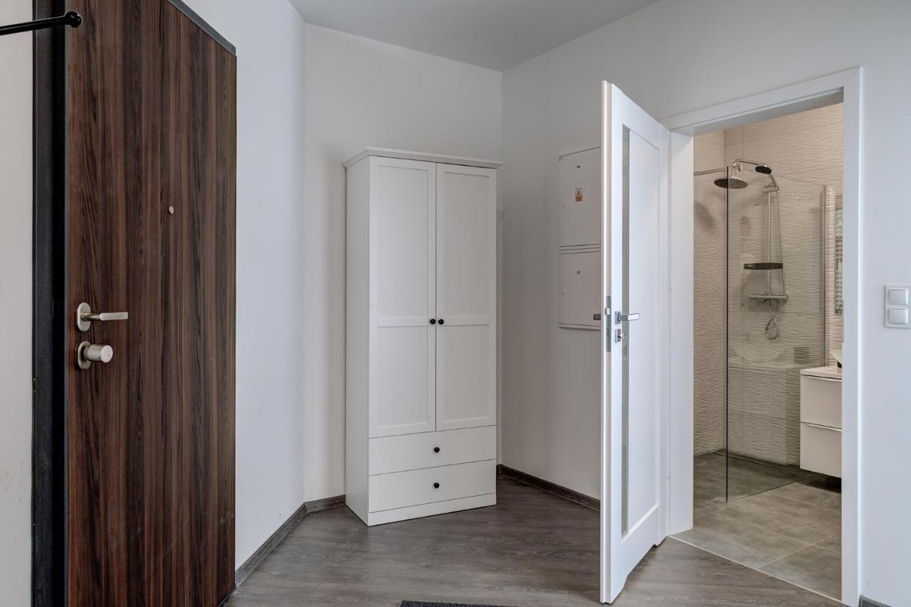 Apartment Garbary 104 - Modern Near Old Town - King Bed - Free Parking