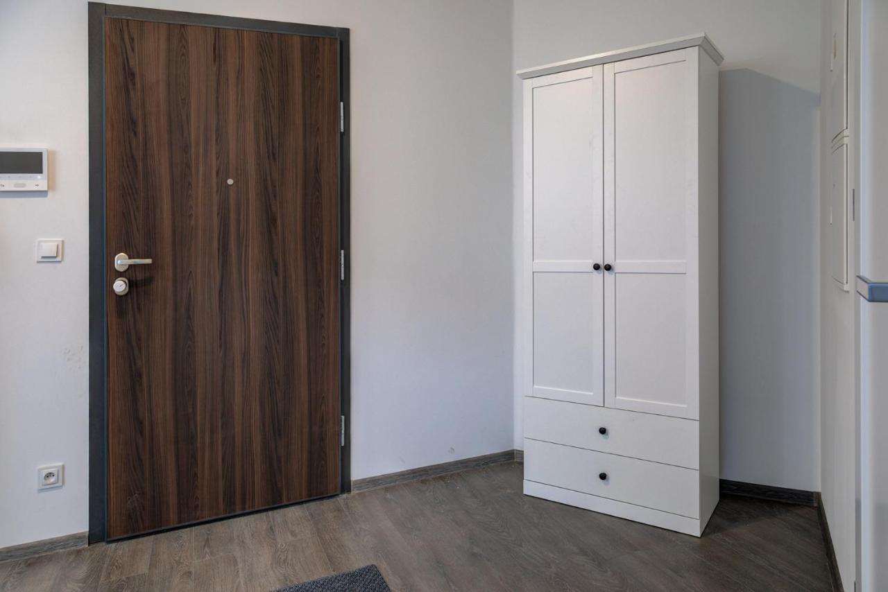 Garbary 104 - Modern Near Old Town - King Bed - Free Parking *