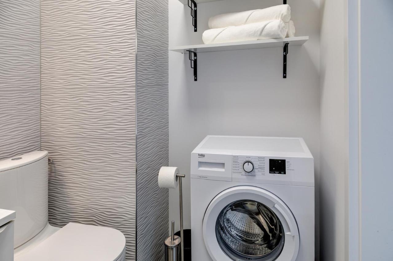 Garbary 104 - Modern Near Old Town - King Bed - Free Parking Apartment