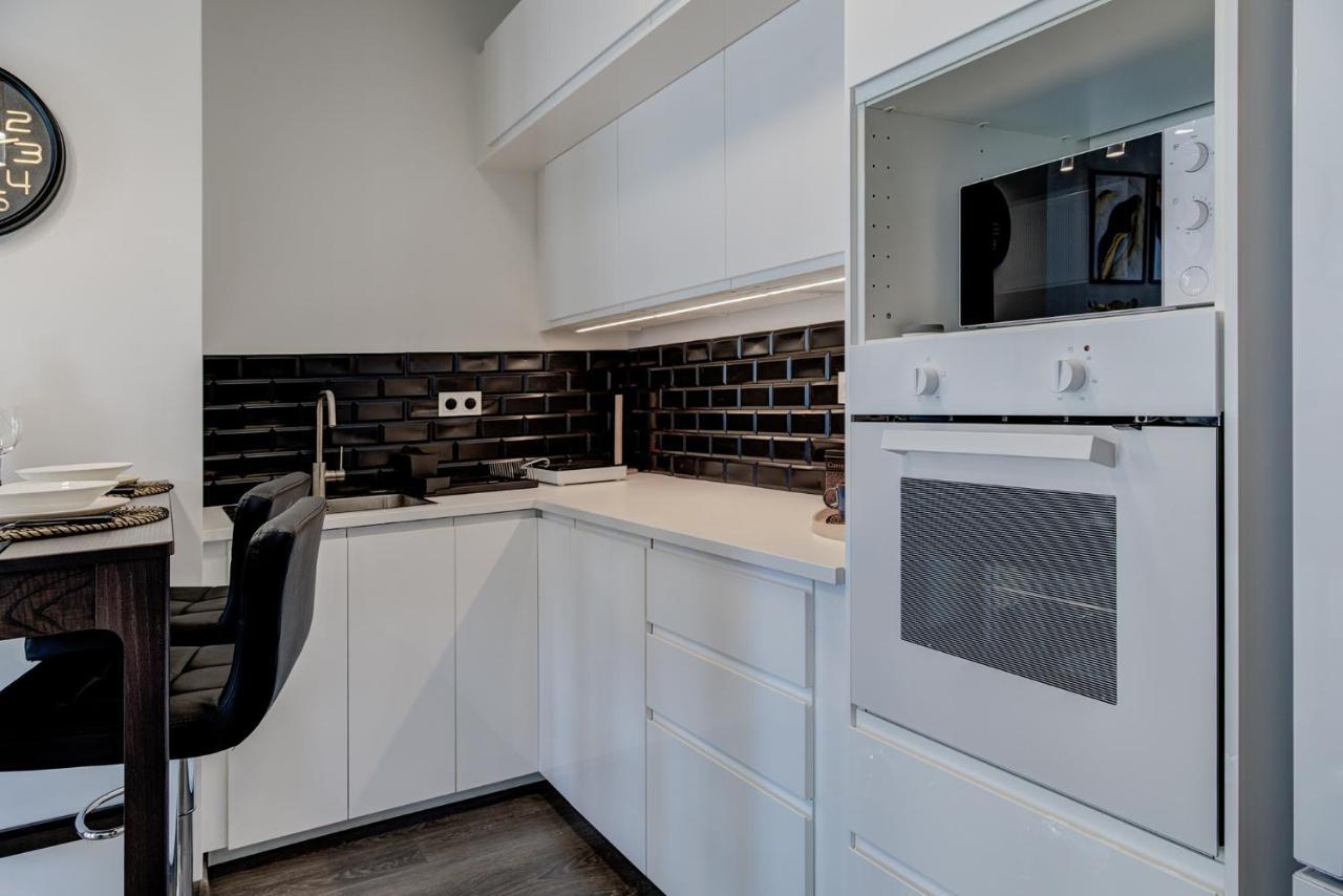 Garbary 104 - Modern Near Old Town - King Bed - Free Parking