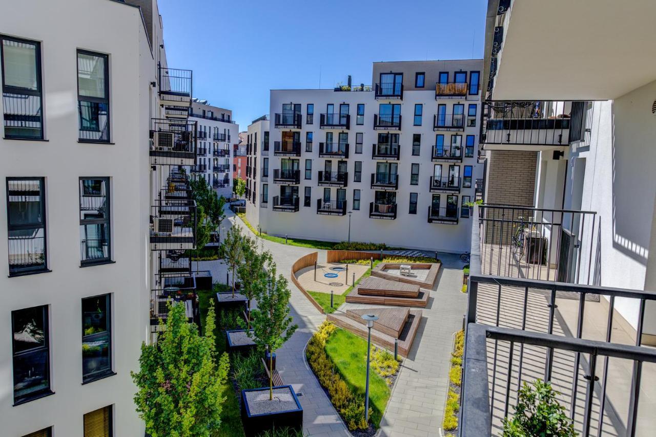 Garbary 104 - Modern Near Old Town - King Bed - Free Parking Apartment