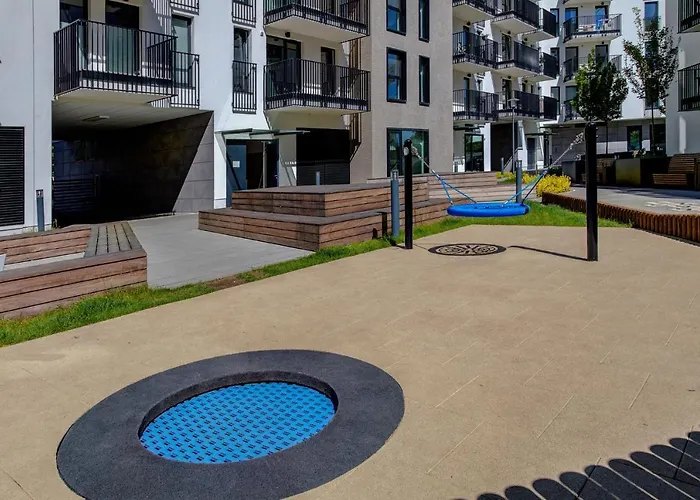Garbary 104 - Modern Apt Near Old Town - King Bed - Free Parking