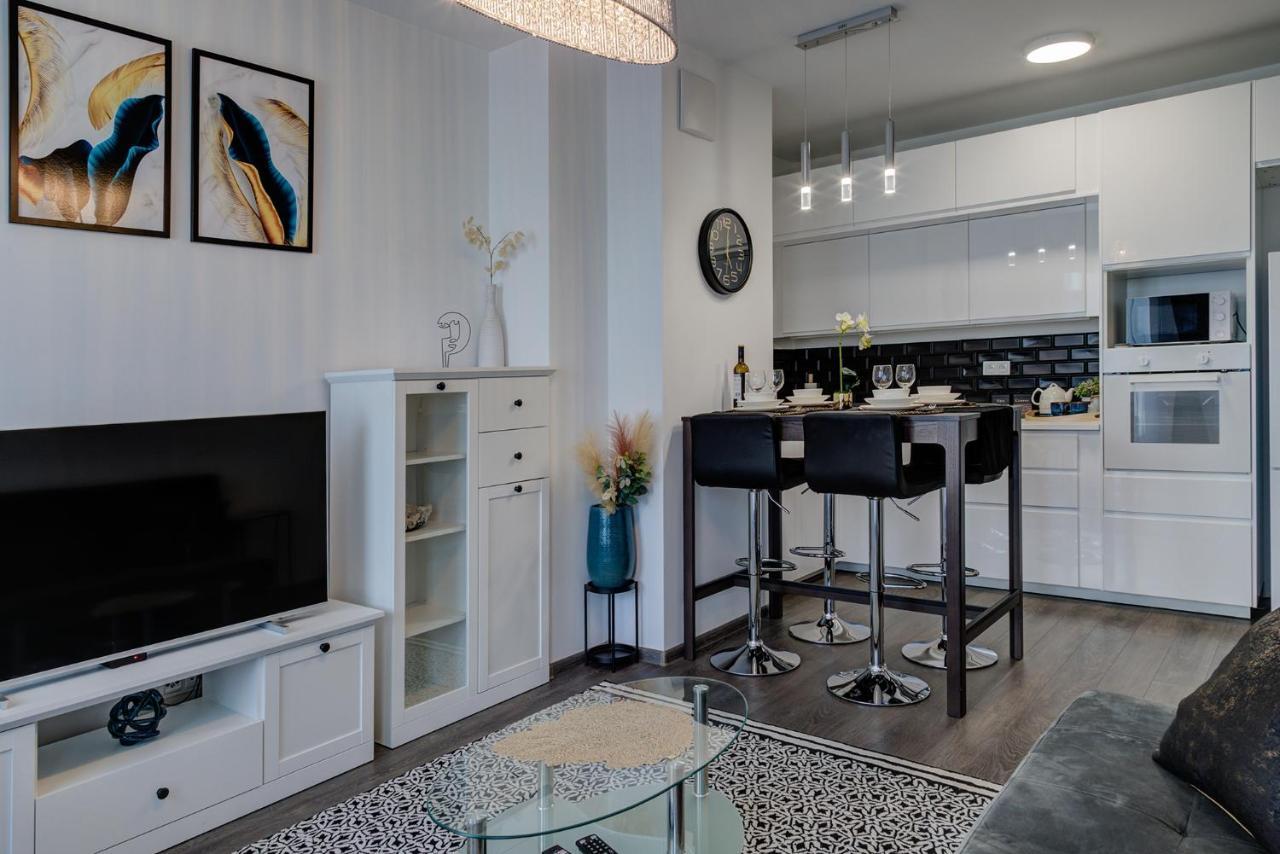 Garbary 104 - Modern Near Old Town - King Bed - Free Parking Apartment Poznan